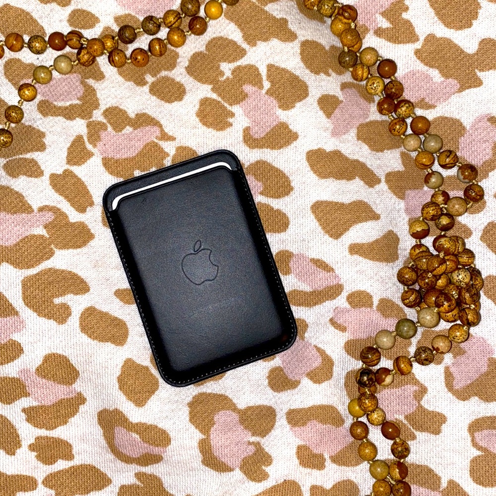 Apple iPhone Leather Wallet with MagSafe